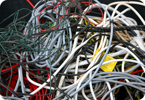 케이블 정리가 필요한 곳